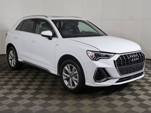 Used 2025 Audi Q3 2.0T Premium image 2