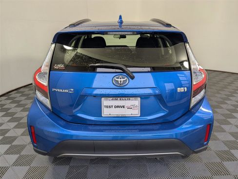 Used 2018 Toyota Prius C Two image 7