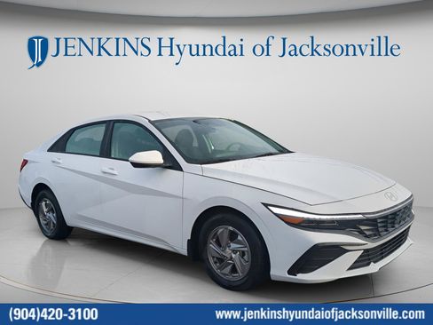 New 2025 Hyundai Elantra SE FWD image 1