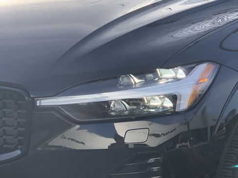 Used 2025 Volvo XC60 B5 Plus image 6