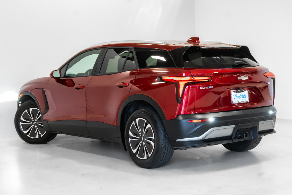 Used 2025 Chevrolet Blazer EV LT AWD/4WD image 24