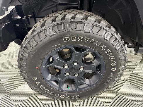 Used 2023 Jeep Wrangler Unlimited w/ Sun & Screen Package AWD/4WD image 12