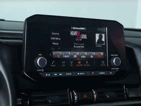 Used 2025 Nissan Pathfinder SV image 26