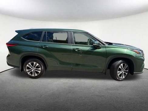 Used 2023 Toyota Highlander AWD image 15