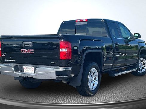Used 2017 GMC Sierra 1500 SLE w/ SLE Value Package AWD/4WD image 2