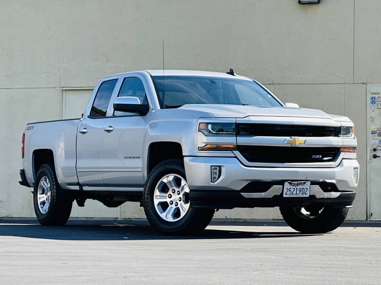 Used 2016 Chevrolet Silverado 1500 LT w/ All Star Edition AWD/4WD image 2