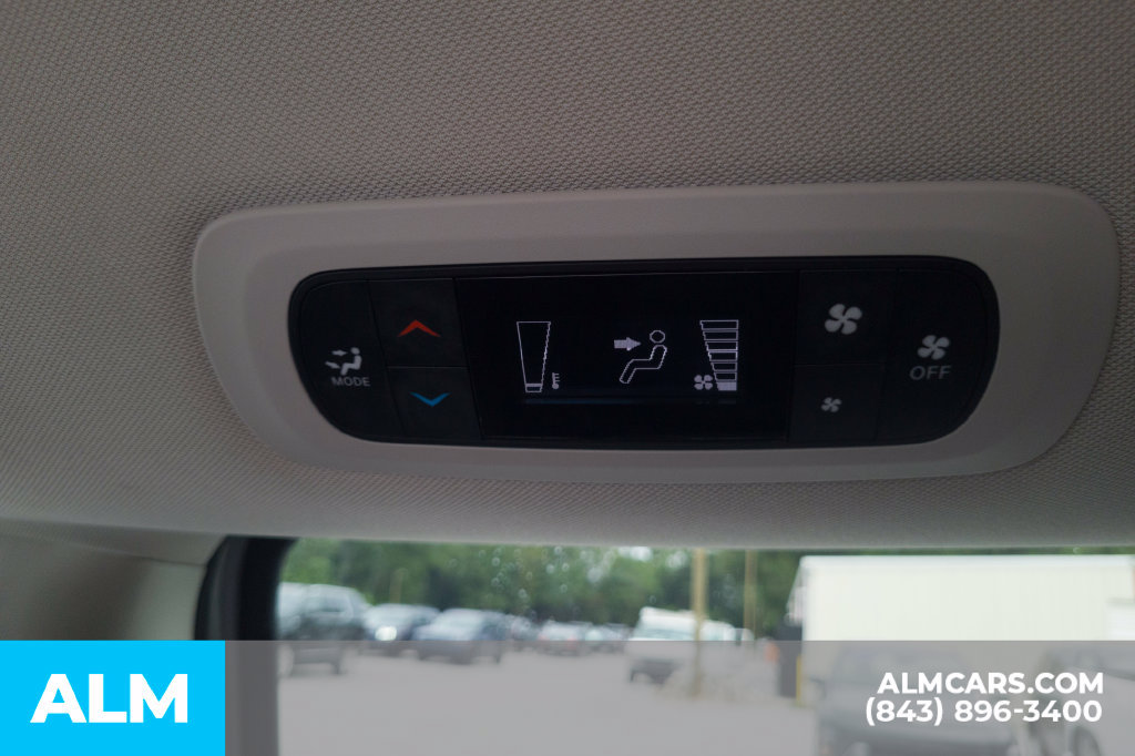 Used 2023 Chrysler Voyager LX FWD image 23