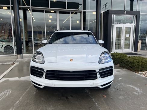 Used 2023 Porsche Cayenne image 2