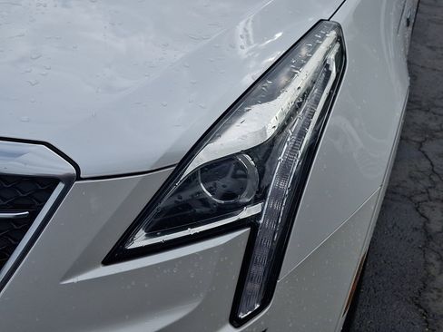 Used 2018 Cadillac XT5 Luxury w/ LPO, Black Ice Package AWD/4WD image 9