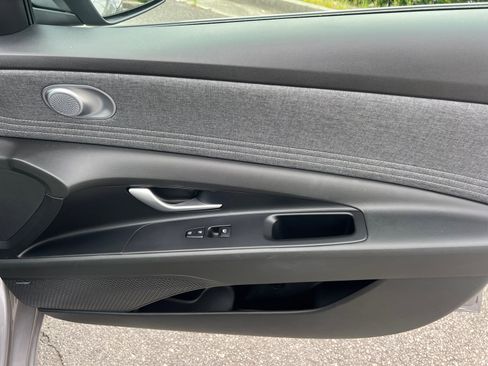 Certified 2023 Hyundai Elantra Limited FWD image 15