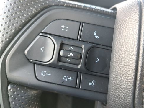 Used 2025 Toyota Tacoma SR5 AWD/4WD image 14