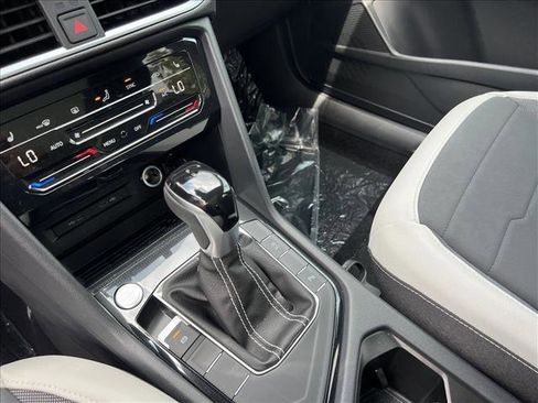 New 2025 Volkswagen Taos SE image 13