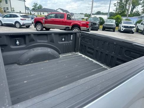 Used 2016 Ford F150 Platinum w/ Equipment Group 701A Luxury AWD/4WD image 31