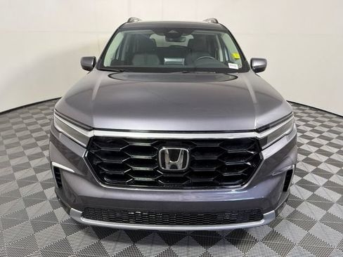 Used 2025 Honda Pilot Touring image 9