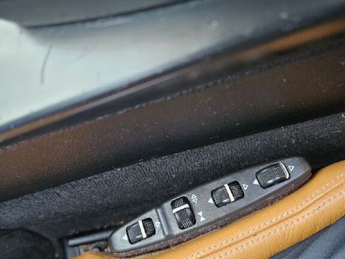 Used 2011 Mercedes-Benz E 550 Cabriolet image 25