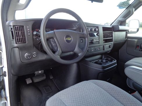 Used 2018 Chevrolet Express 3500 LS image 12