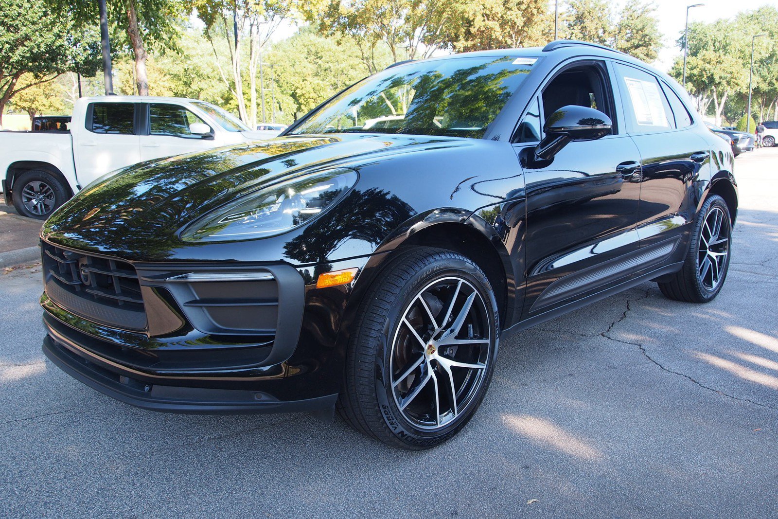 Used 2023 Porsche Macan AWD/4WD image 3