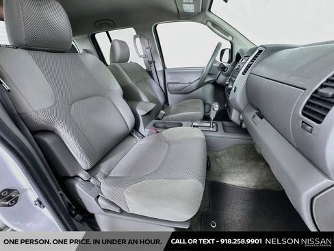 Used 2010 Nissan Frontier SE AWD/4WD image 24