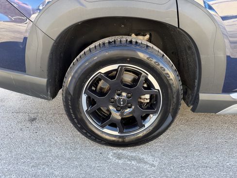 Used 2025 Honda Pilot EX-L image 10