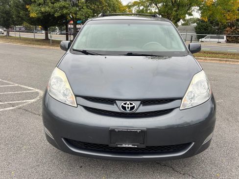 Used 2009 Toyota Sienna XLE image 2