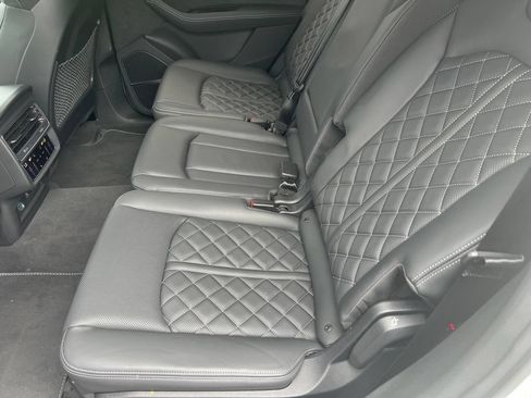 Used 2023 Audi SQ7 Prestige w/ Prestige Package AWD/4WD image 9