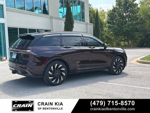 Used 2025 Lincoln Nautilus Reserve w/ Jet Appearance Package AWD/4WD image 9