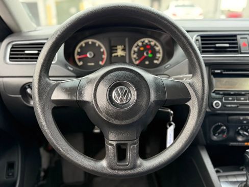 Used 2013 Volkswagen Jetta S image 24