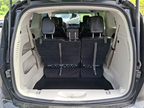 Used 2024 Chrysler Pacifica Touring-L FWD image 29