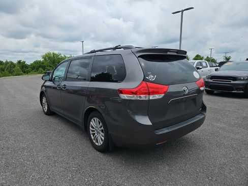 Used 2011 Toyota Sienna XLE w/ Entertainment Pkg FWD image 5
