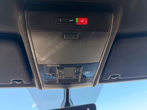 Used 2022 Volkswagen Atlas Cross Sport SE image 24