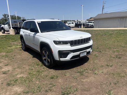 New 2026 Jeep Grand Cherokee Limited AWD/4WD image 4
