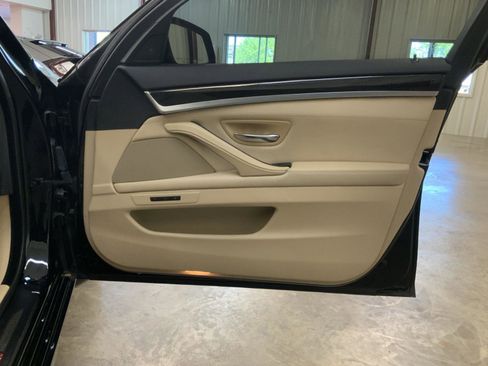 Used 2011 BMW 550i xDrive Sedan AWD/4WD image 24
