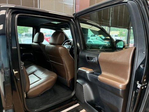 Used 2019 Toyota Tacoma Limited image 28