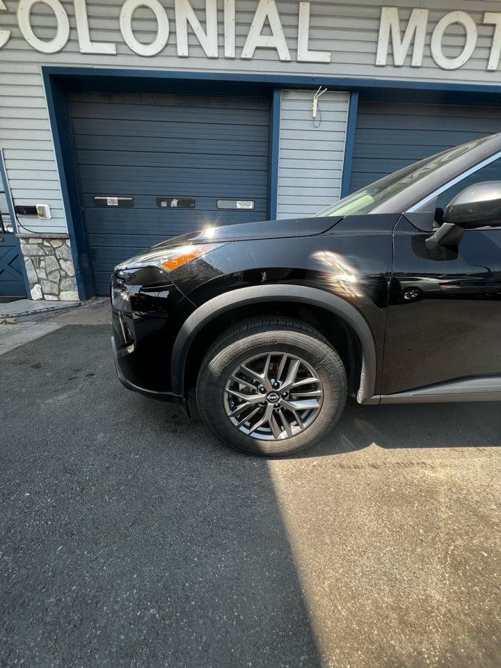 Used 2024 Nissan Rogue S AWD/4WD image 2