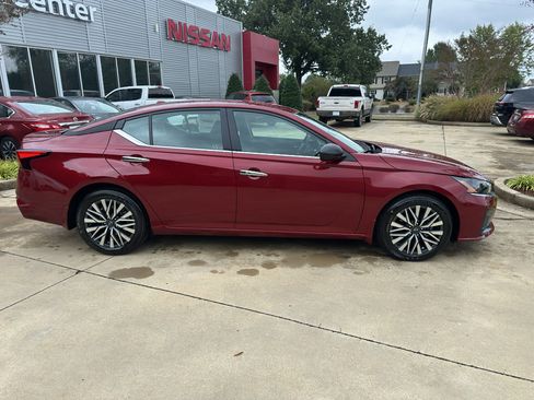 New 2025 Nissan Altima 2.5 SV image 2