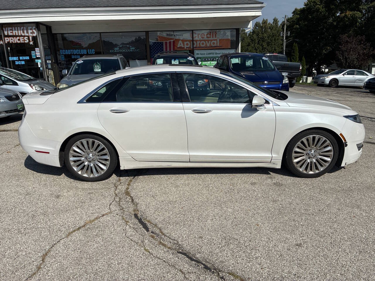 Used 2013 Lincoln MKZ FWD image 6