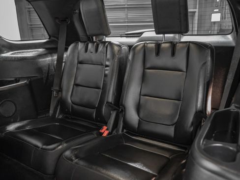 Used 2016 Ford Explorer XLT w/ Equipment Group 202A FWD image 38