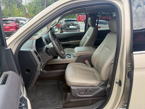 Used 2018 Ford Expedition Max XLT w/ Equipment Group 202A AWD/4WD image 3