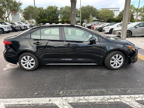 Used 2024 Toyota Corolla LE FWD image 2