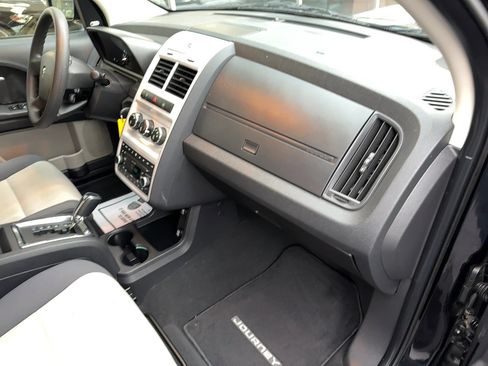 Used 2009 Dodge Journey SXT image 14