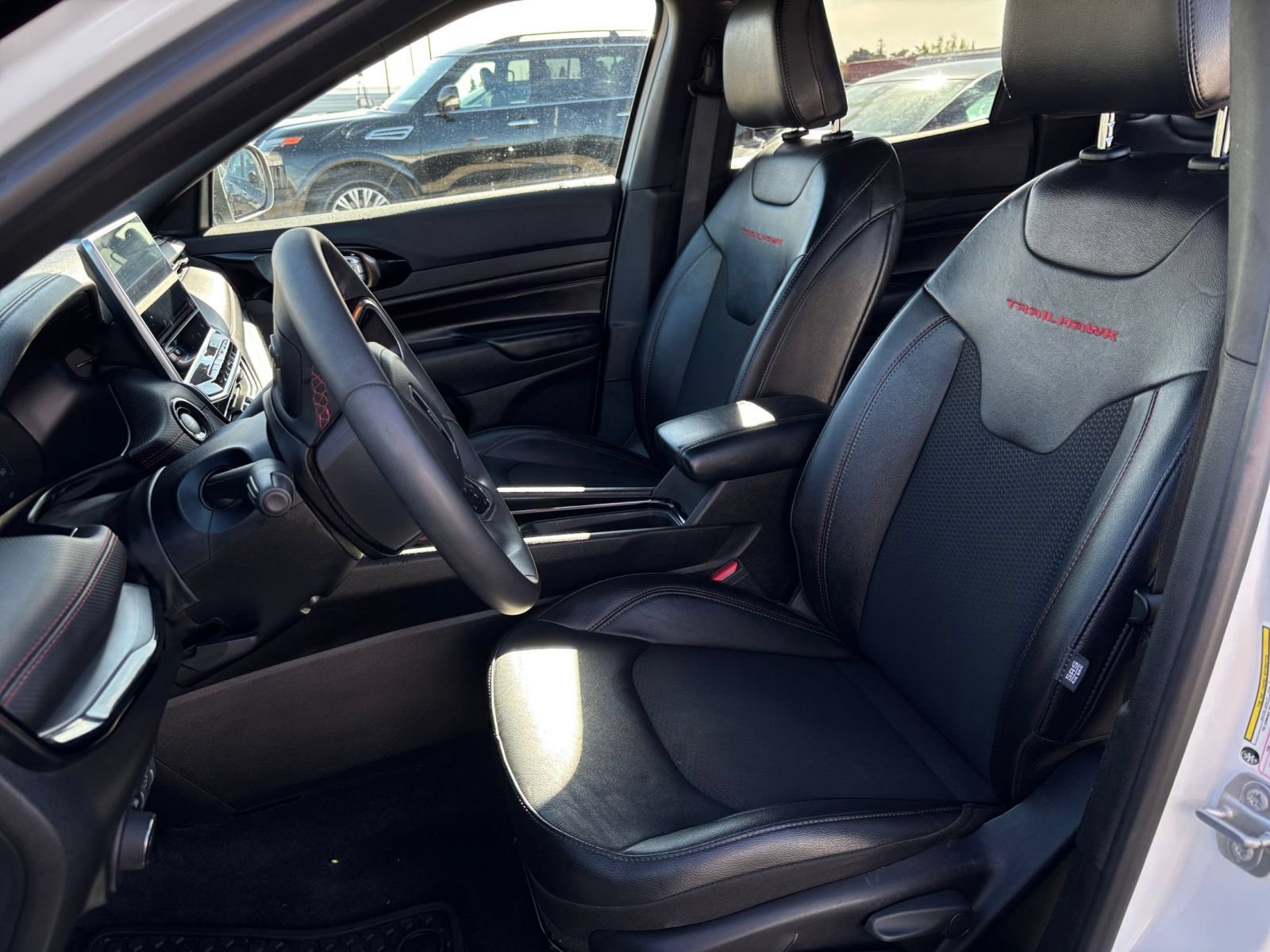 Used 2025 Jeep Compass Trailhawk AWD/4WD image 34