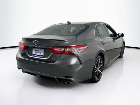 Used 2019 Toyota Camry SE FWD image 5