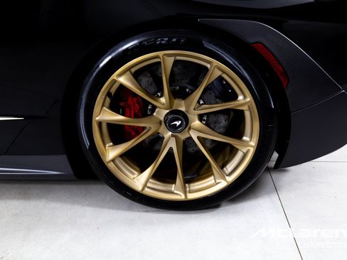 Used 2019 McLaren Senna RWD image 32