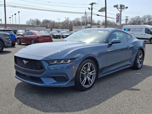 Used 2025 Ford Mustang Coupe image 3