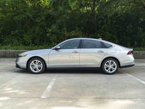 Used 2023 Honda Accord LX image 6
