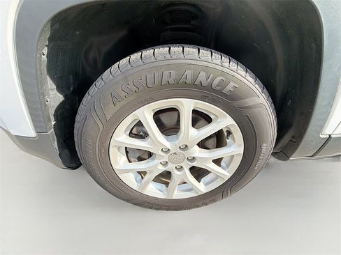 Used 2017 Jeep Cherokee Sport image 29