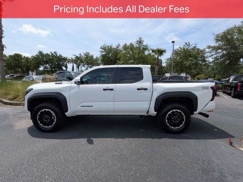 Certified 2025 Toyota Tacoma TRD Off-Road AWD/4WD image 8