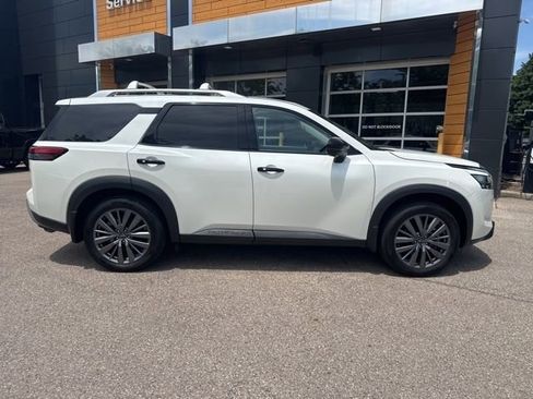 Used 2024 Nissan Pathfinder SL w/ SL Premium Package AWD/4WD image 5