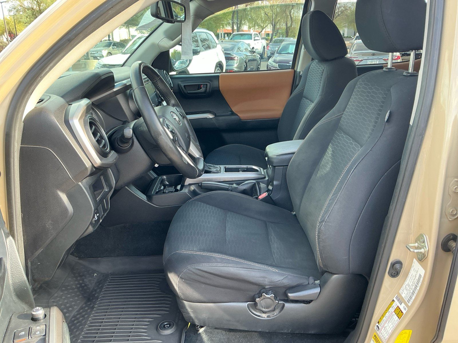 Used 2017 Toyota Tacoma SR5 w/ Tow Package RWD image 13
