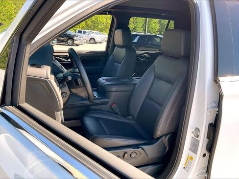 Used 2024 Chevrolet Tahoe LT w/ LT Signature Package AWD/4WD image 9